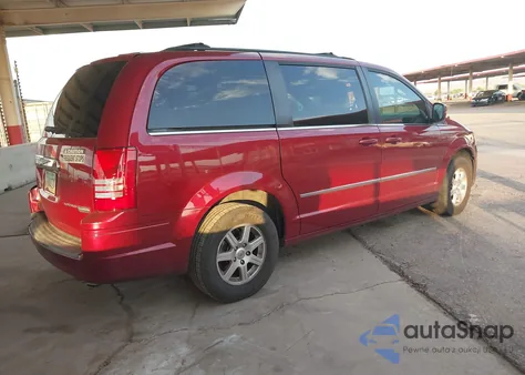 2010 Chrysler Town & Country Touring from USA, damaged, VIN 2A4RR5D1XAR404597